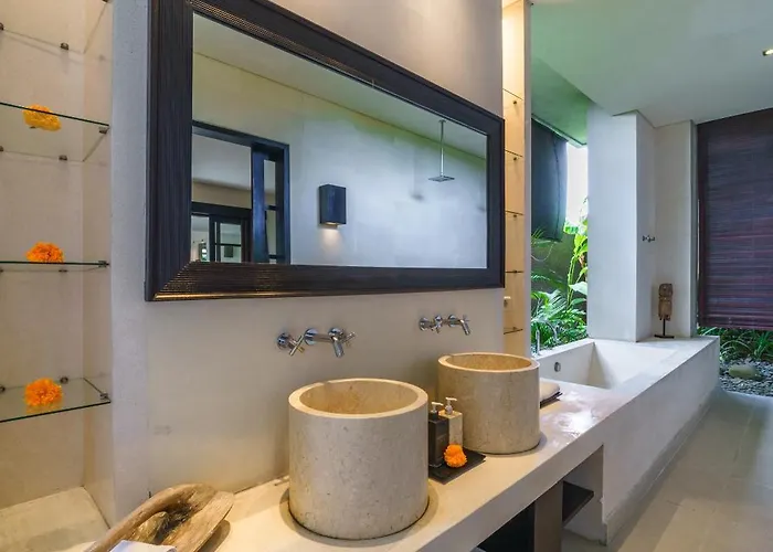 Villa Exquisite 4bd Luxury In The Heart Of Berawa Canggu (Bali)