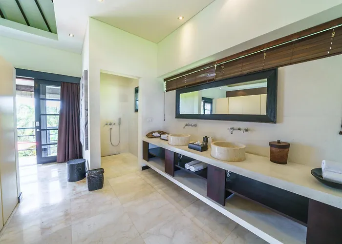 Exquisite 4bd Luxury In The Heart Of Berawa *