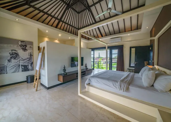 Exquisite 4bd Luxury In The Heart Of Berawa *