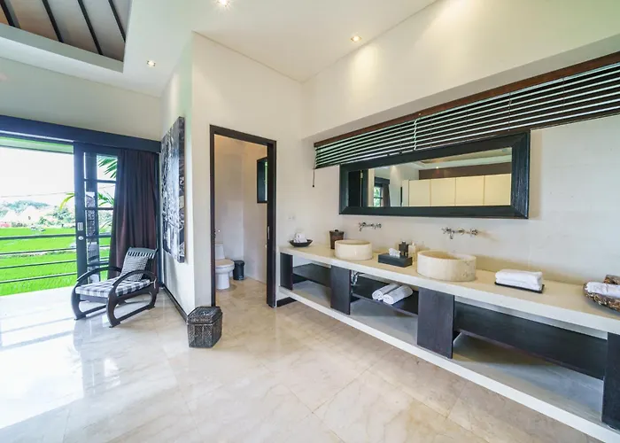 Exquisite 4bd Luxury In The Heart Of Berawa Villa *