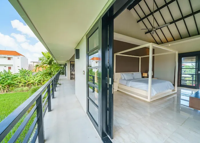 Exquisite 4bd Luxury In The Heart Of Berawa Villa Canggu (Bali)