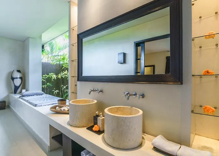 Exquisite 4bd Luxury In The Heart Of Berawa Canggu (Bali)