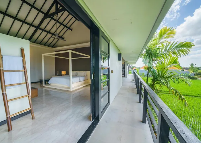 Exquisite 4bd Luxury In The Heart Of Berawa Villa