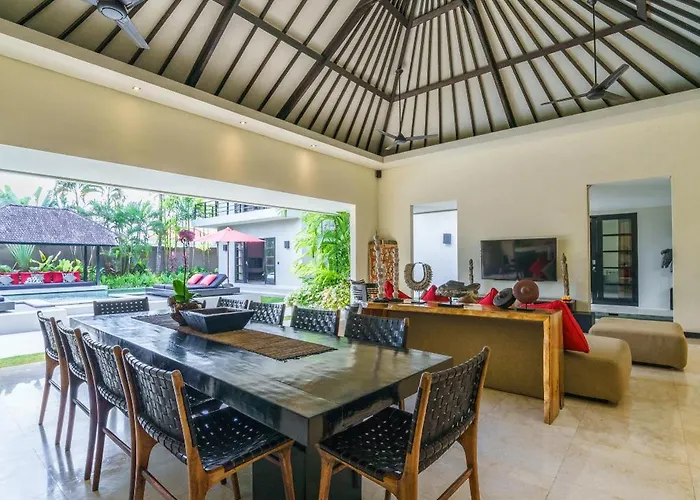 Villa Exquisite 4bd Luxury In The Heart Of Berawa Canggu (Bali)