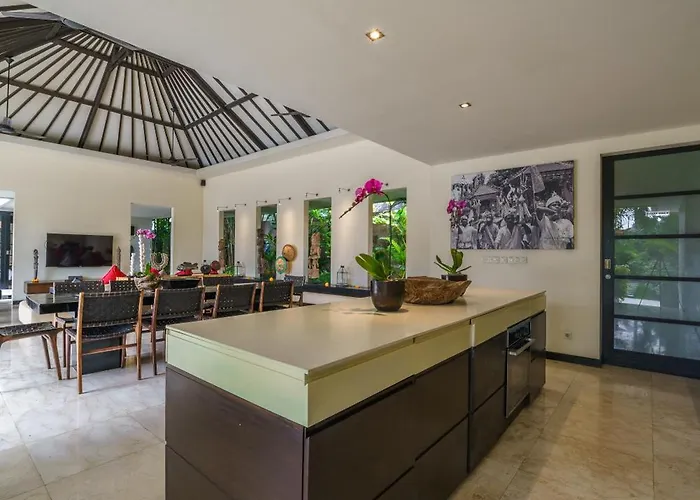 Exquisite 4bd Luxury In The Heart Of Berawa * Canggu (Bali)