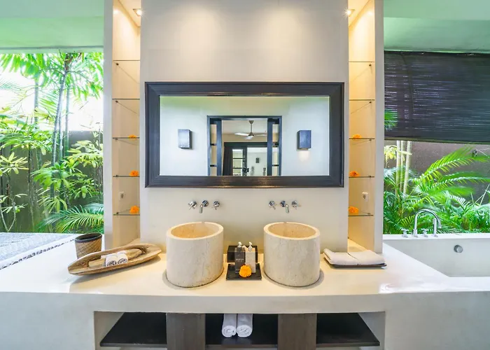 Exquisite 4bd Luxury In The Heart Of Berawa Villa Canggu (Bali)