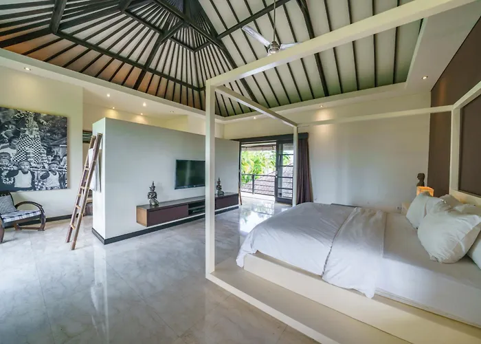 Exquisite 4bd Luxury In The Heart Of Berawa Canggu (Bali)