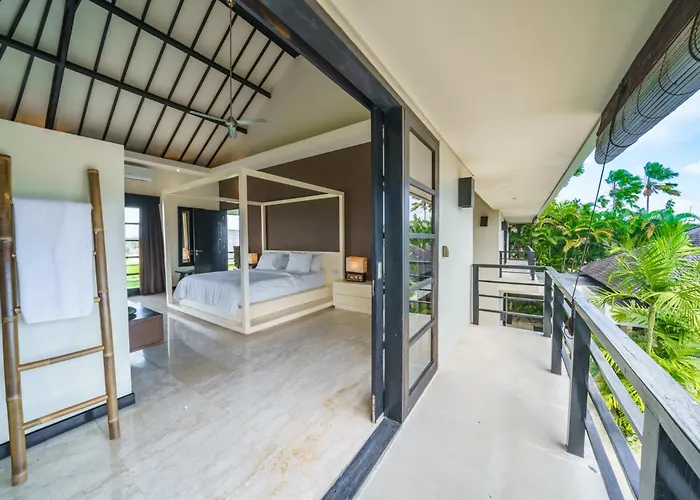 Exquisite 4bd Luxury In The Heart Of Berawa Villa *