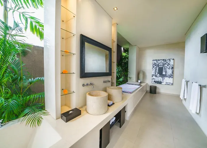Villa Exquisite 4bd Luxury In The Heart Of Berawa