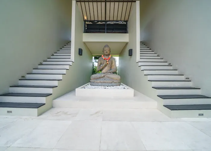 Exquisite 4bd Luxury In The Heart Of Berawa Villa