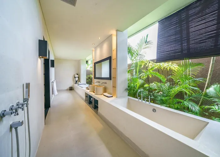 Exquisite 4bd Luxury In The Heart Of Berawa Villa *