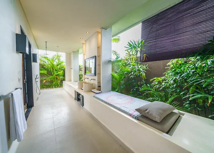 Villa Exquisite 4bd Luxury In The Heart Of Berawa Canggu (Bali)