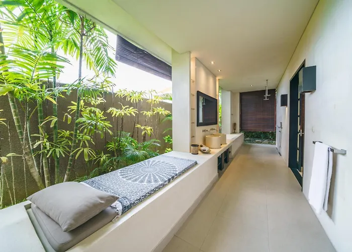 Exquisite 4bd Luxury In The Heart Of Berawa Villa Canggu (Bali)