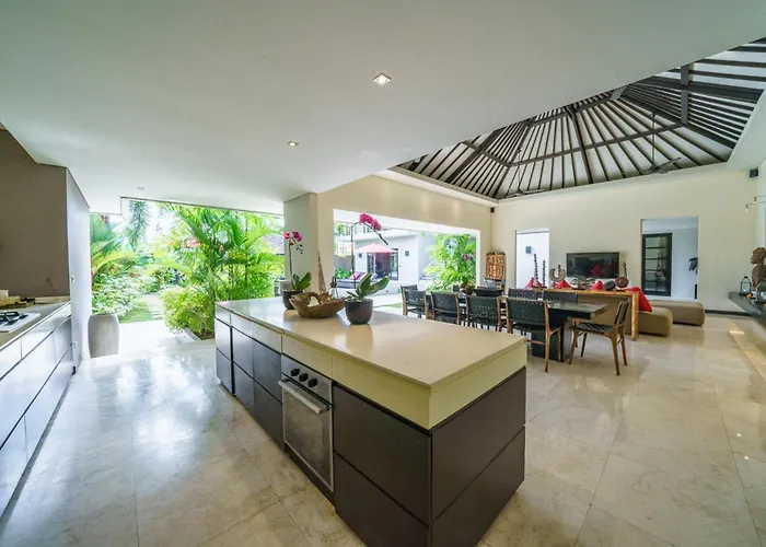 Exquisite 4bd Luxury In The Heart Of Berawa Villa