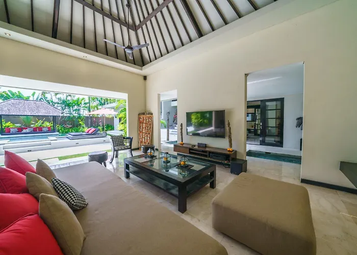Exquisite 4bd Luxury In The Heart Of Berawa Villa *