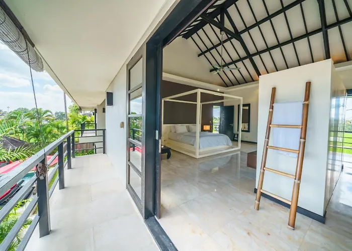Villa Exquisite 4bd Luxury In The Heart Of Berawa Canggu (Bali)