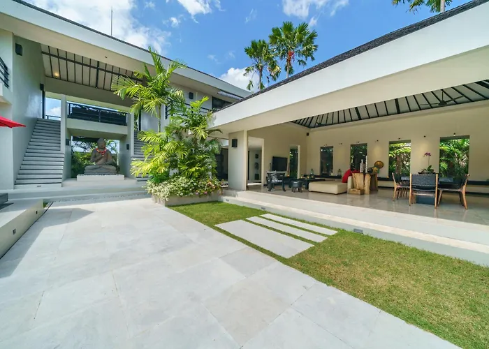 Exquisite 4bd Luxury In The Heart Of Berawa * Canggu (Bali)