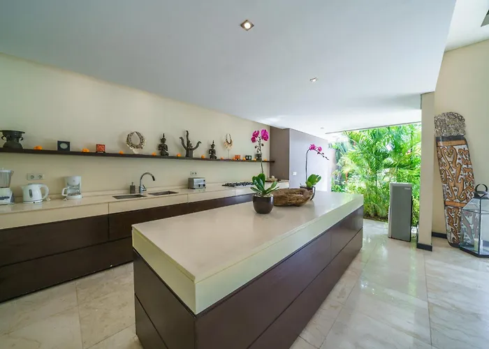 Villa Exquisite 4bd Luxury In The Heart Of Berawa