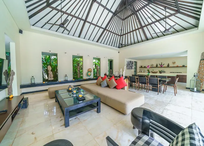 Exquisite 4bd Luxury In The Heart Of Berawa Villa