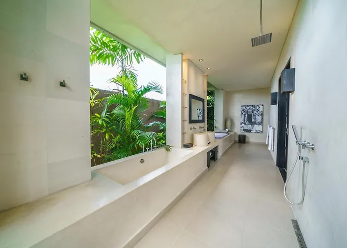 Exquisite 4bd Luxury In The Heart Of Berawa