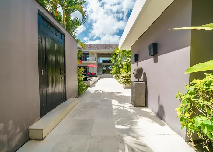 Villa Exquisite 4bd Luxury In The Heart Of Berawa
