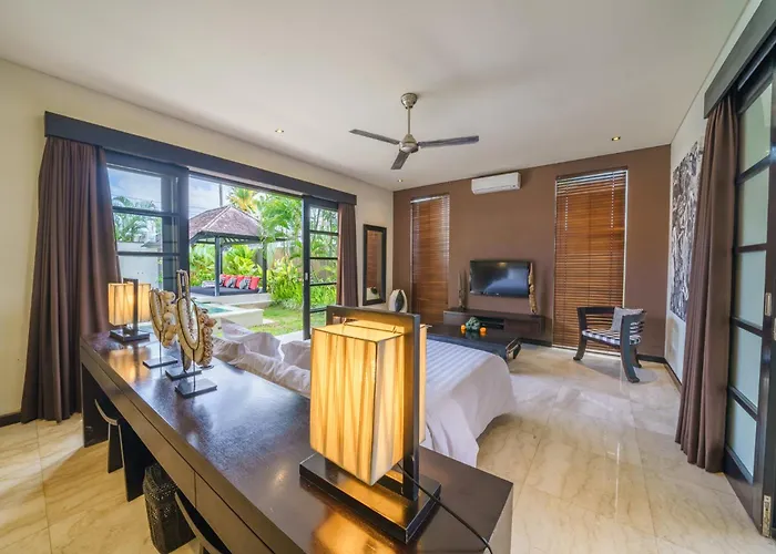 Villa Exquisite 4bd Luxury In The Heart Of Berawa