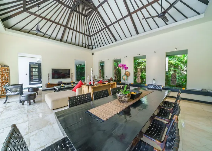 Villa Exquisite 4bd Luxury In The Heart Of Berawa *